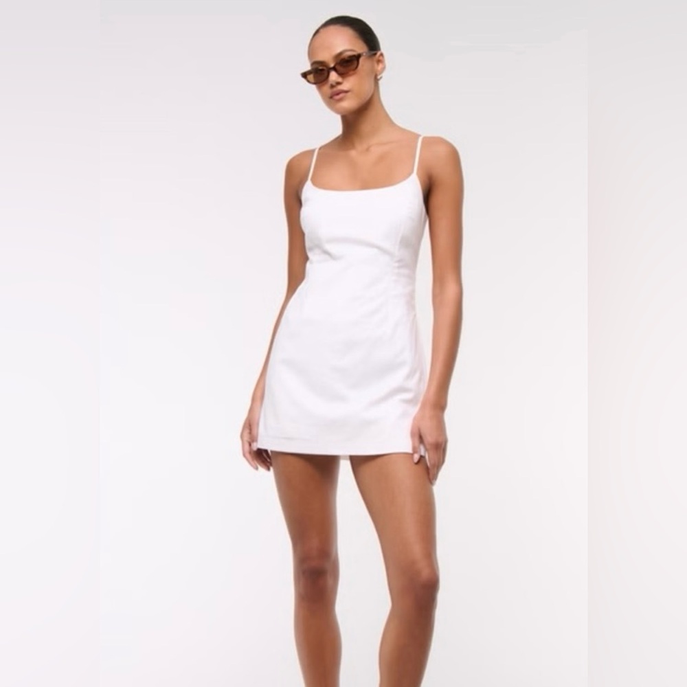 Aberrombie & Fitch White Linen Midi Tie Waist Dress
Size Medium